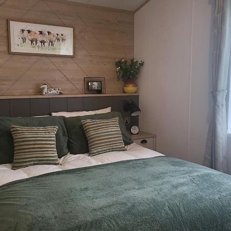 Honeycomb Lodge - Holiday Home 5 Min From Padstow Exterior photo