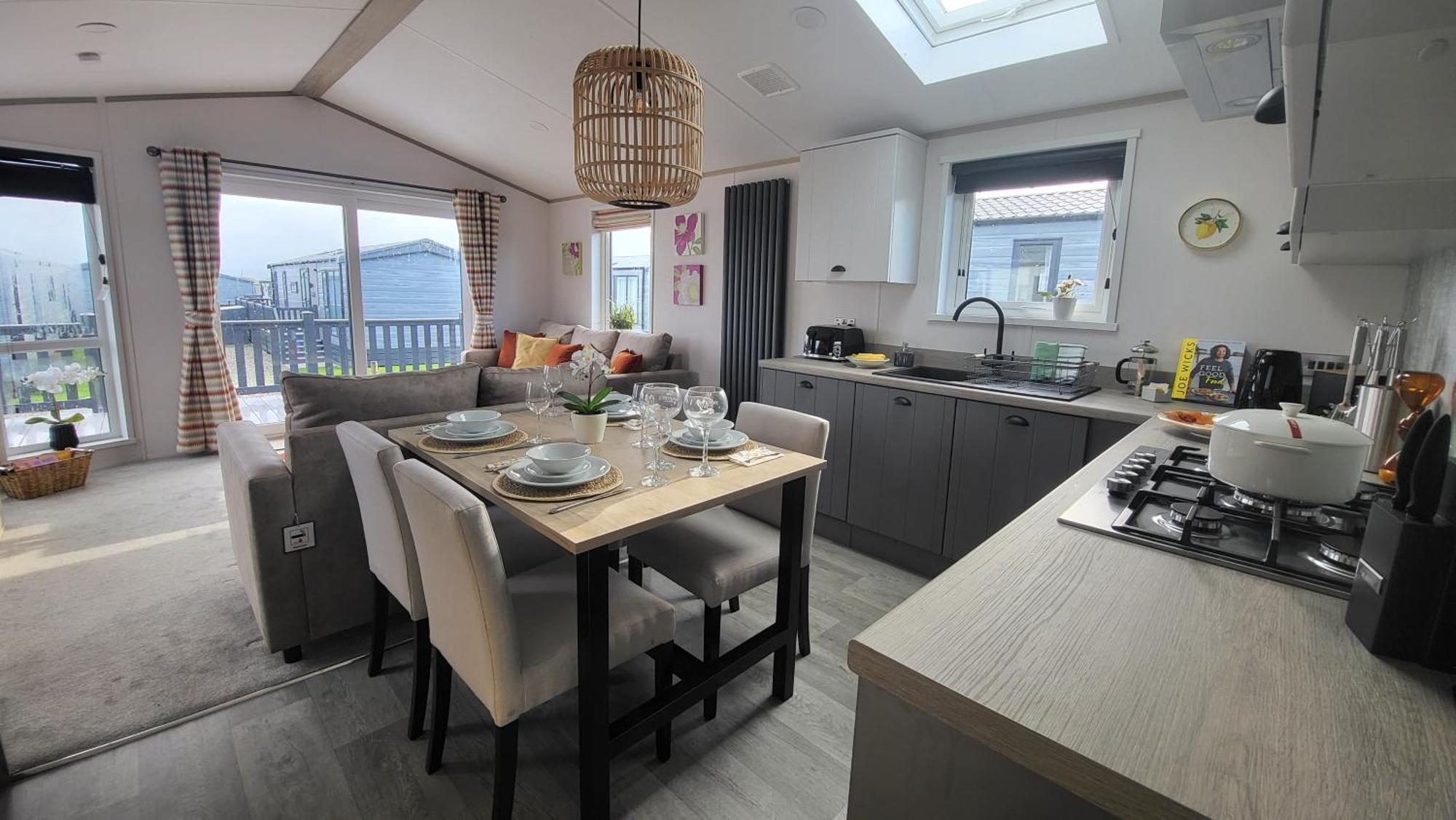 Honeycomb Lodge - Holiday Home 5 Min From Padstow Exterior photo
