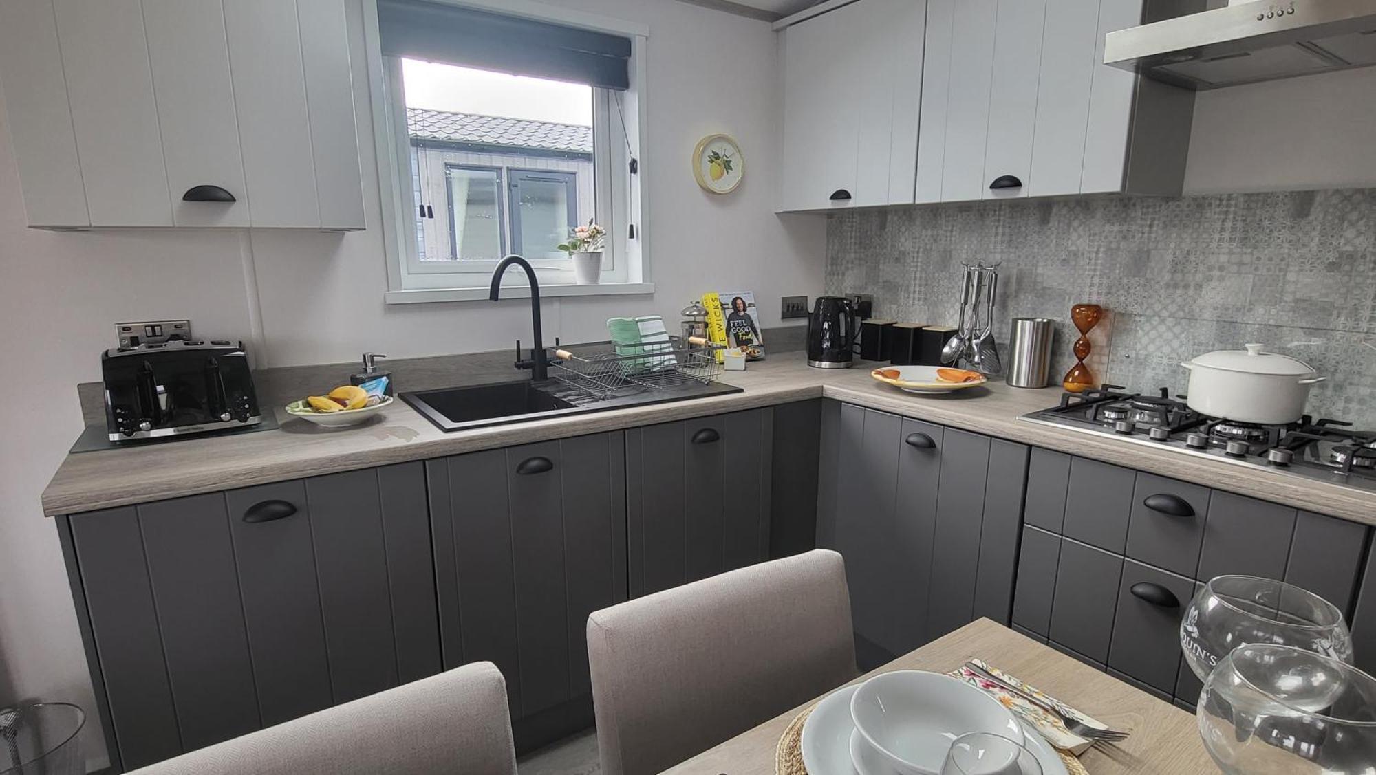 Honeycomb Lodge - Holiday Home 5 Min From Padstow Exterior photo